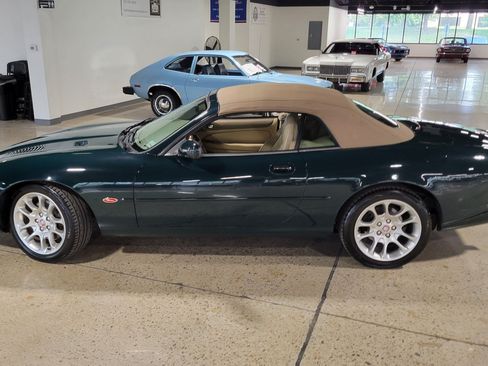 Used 2000 Jaguar XK8 Convertible RWD image 2