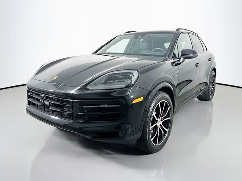 Used 2025 Porsche Cayenne E-Hybrid image 1