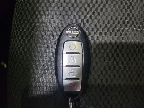Used 2018 Nissan Rogue Sport SV w/ SV Technology Package AWD/4WD image 32