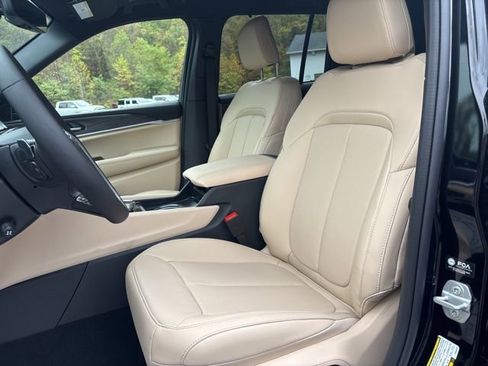 New 2025 Jeep Grand Cherokee Limited w/ Luxury Tech Group II image 9