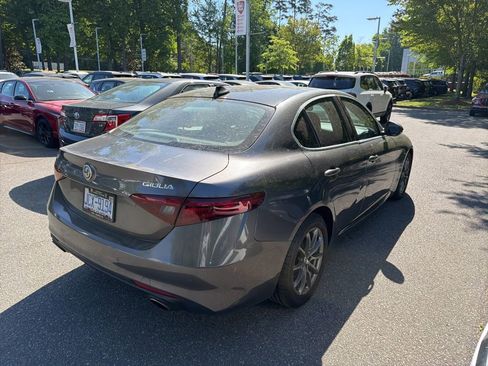 Used 2018 Alfa Romeo Giulia AWD image 4