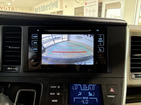 Used 2017 Toyota Sienna XLE w/ XLE Navigation Package image 17
