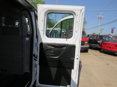 Used 2017 Ford Transit 250 130 Low Roof image 21