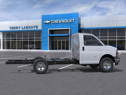 New 2025 Chevrolet Express 3500 w/ Power Convenience Package image 7