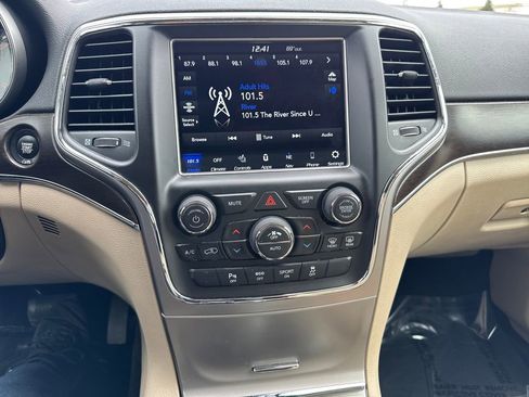 Used 2018 Jeep Grand Cherokee Limited w/ Luxury Group II image 17