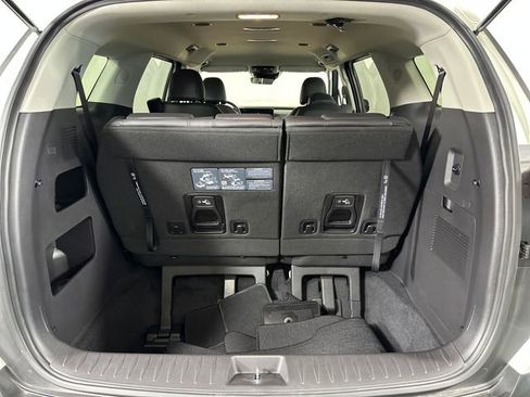 Used 2025 Kia Carnival image 26
