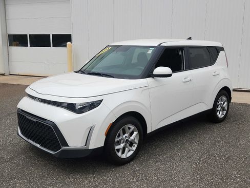 Used 2024 Kia Soul S FWD image 3