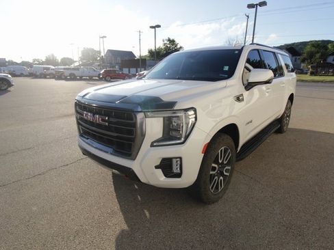 Used 2023 GMC Yukon XL AT4 w/ Technology Package image 12