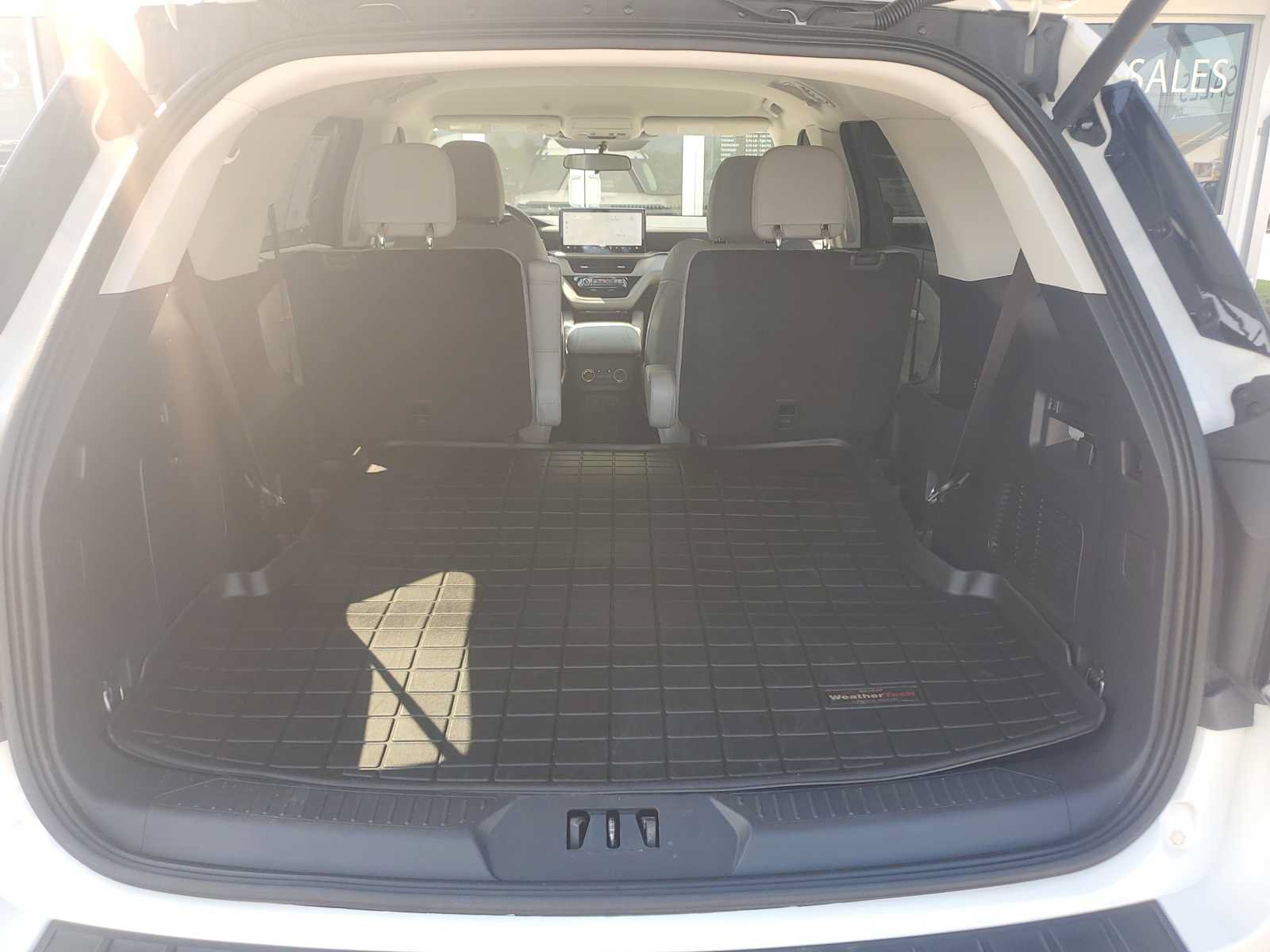 Used 2025 Ford Explorer Active w/ Active Comfort Package RWD image 6