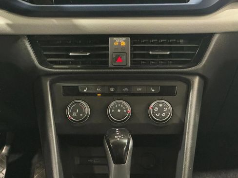 Used 2022 Volkswagen Taos SE w/ Panoramic Sunroof Package FWD image 32