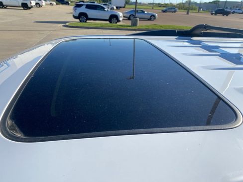 Used 2020 Chevrolet Suburban LT image 6