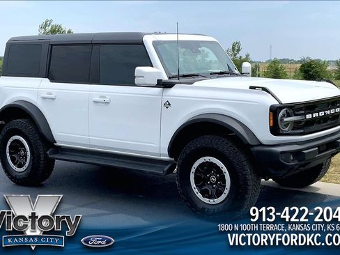 Used 2025 Ford Bronco Outer Banks w/ Sasquatch Package AWD/4WD image 1