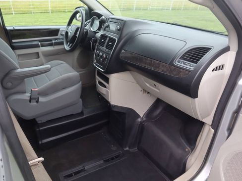Used 2011 Dodge Grand Caravan Mainstreet w/ PWR Convenience Group FWD image 32