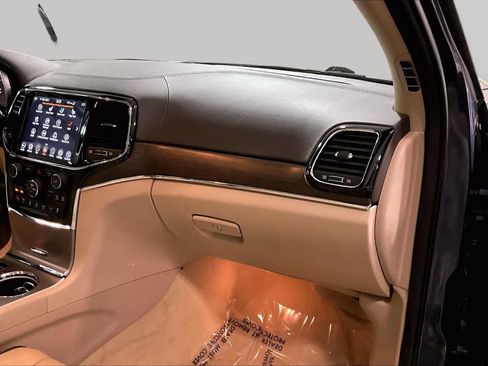 Used 2021 Jeep Grand Cherokee Overland AWD/4WD image 19
