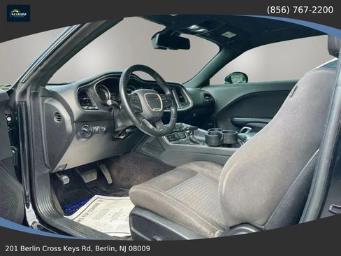 Used 2017 Dodge Challenger SXT w/ Driver Convenience Group RWD image 12
