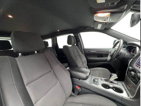 Used 2018 Jeep Grand Cherokee Laredo AWD/4WD image 28