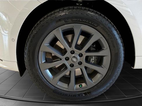 Used 2023 Land Rover Range Rover Sport SE Dynamic image 9