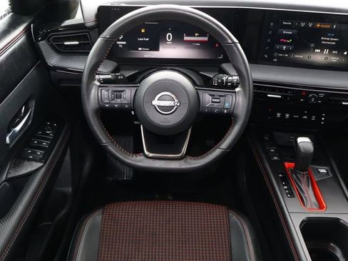 Used 2025 Nissan Kicks SR image 9