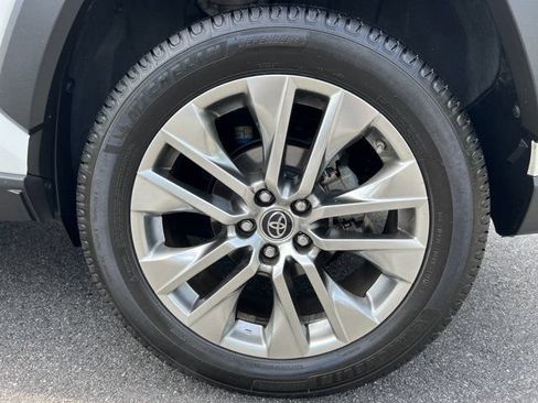 Used 2019 Toyota RAV4 XLE Premium FWD image 22