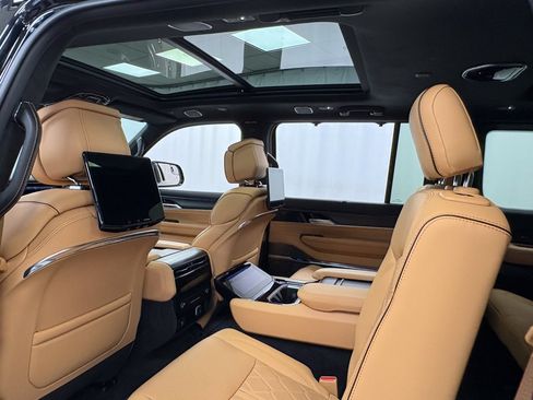 Certified 2025 Jeep Grand Wagoneer Series III w/ Rear Seat Video Group 1 AWD/4WD image 4
