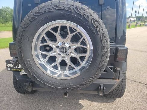 Used 2013 Jeep Wrangler Unlimited Sahara w/ Connectivity Group AWD/4WD image 15