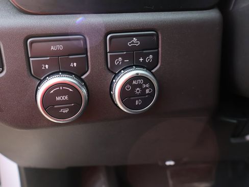 Used 2024 GMC Sierra 1500 Elevation image 33