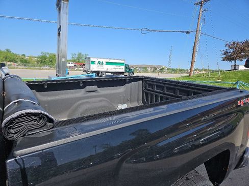 Used 2017 Chevrolet Silverado 1500 LT w/ All Star Edition AWD/4WD image 9
