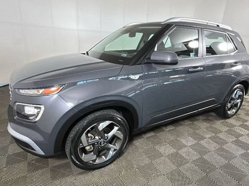 Used 2025 Hyundai Venue SEL FWD image 7
