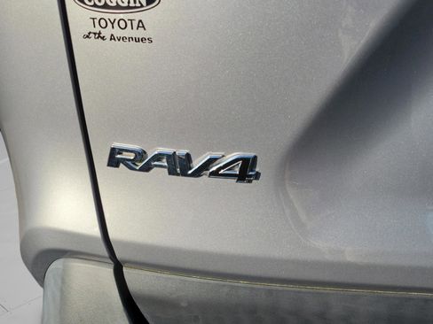 Used 2019 Toyota RAV4 XLE w/ Convenience Package FWD image 24