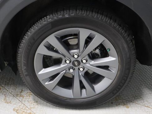 Used 2023 Ford Explorer XLT w/ Equipment Group 202A AWD/4WD image 20