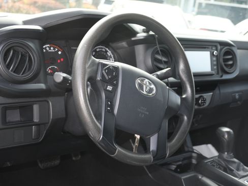 Used 2017 Toyota Tacoma SR image 8