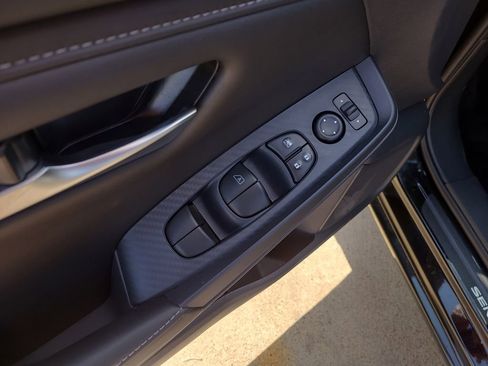 Certified 2025 Nissan Sentra SV image 17