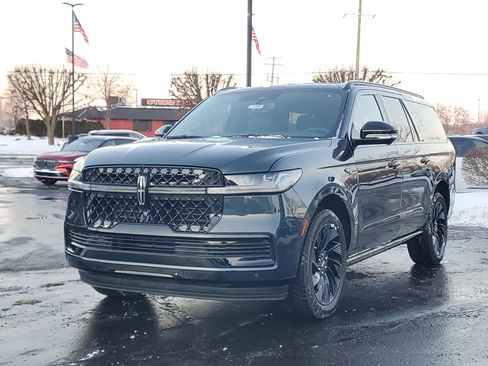 New 2025 Lincoln Navigator L Reserve w/ Jet Appearance Package image 2
