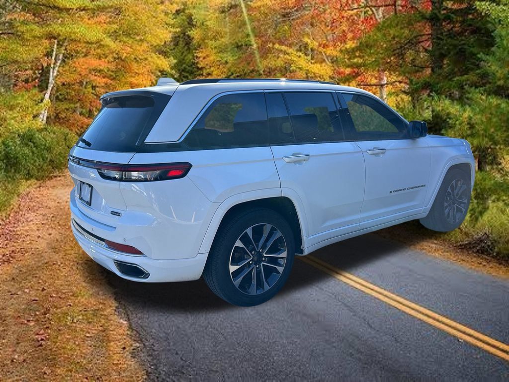 Certified 2023 Jeep Grand Cherokee Overland w/ Luxury Tech Group IV AWD/4WD image 3