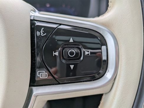 Certified 2022 Volvo XC60 B5 Inscription w/ Advanced Package image 27