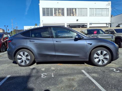 Used 2023 Tesla Model Y 2WD image 4