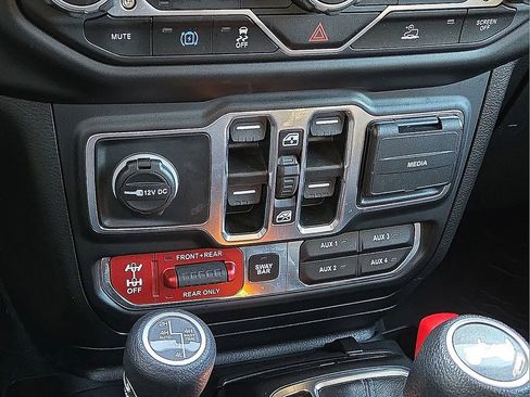 Used 2023 Jeep Wrangler Unlimited Rubicon 4xe image 32