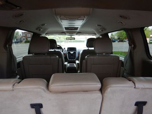 Used 2014 Chrysler Town & Country Touring FWD image 26