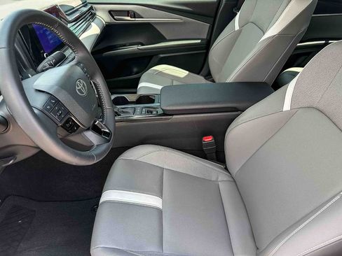 Used 2025 Toyota Camry SE w/ Convenience Package FWD image 13