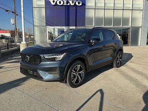 New 2026 Volvo XC40 B5 Core AWD/4WD image 3