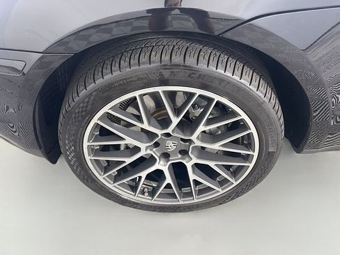 Used 2020 Porsche Macan S w/ Premium Package Plus image 37