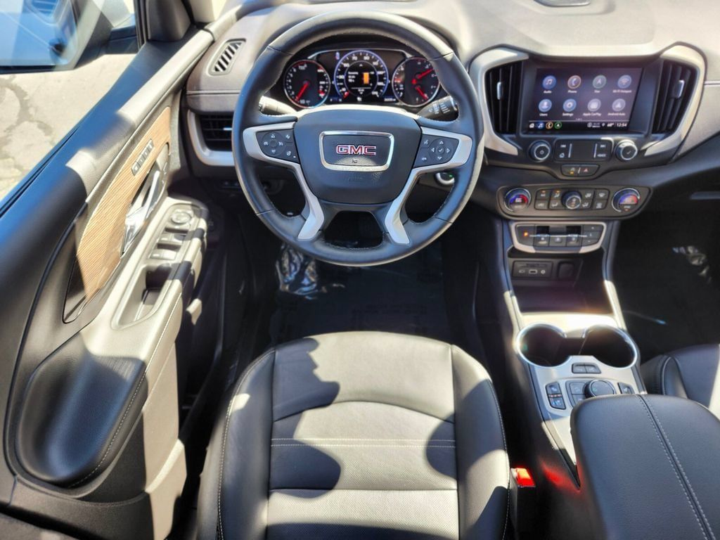 Used 2024 GMC Terrain Denali w/ Denali Premium Package AWD/4WD image 11
