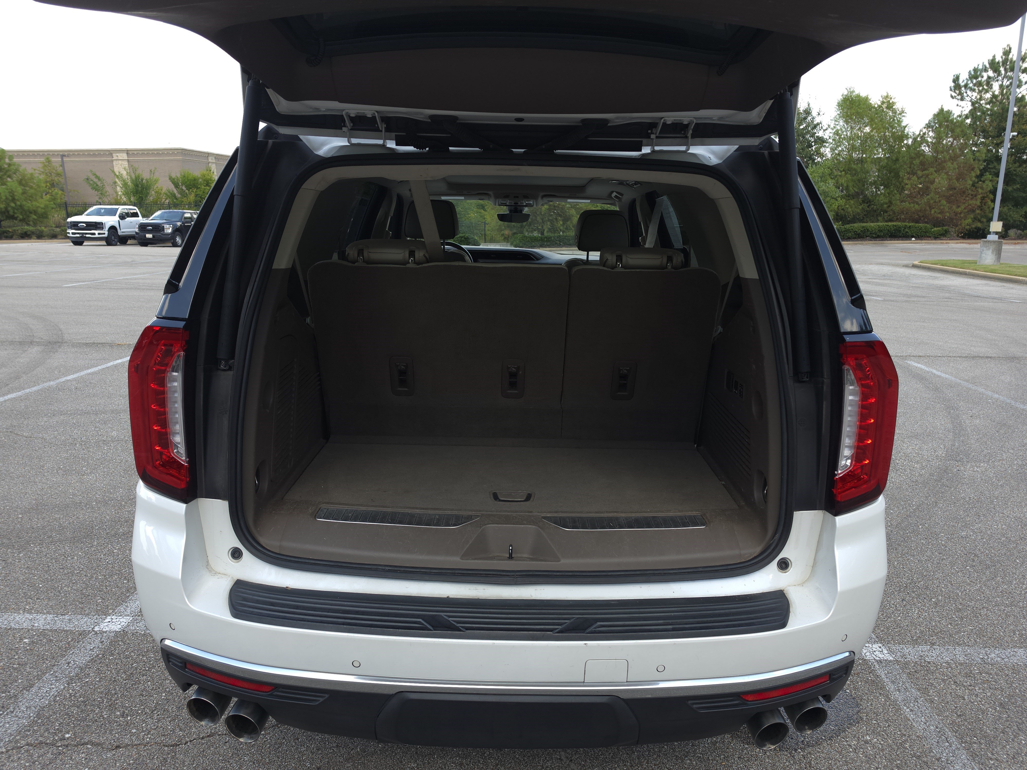 Used 2021 GMC Yukon Denali w/ Denali Premium Package RWD image 19