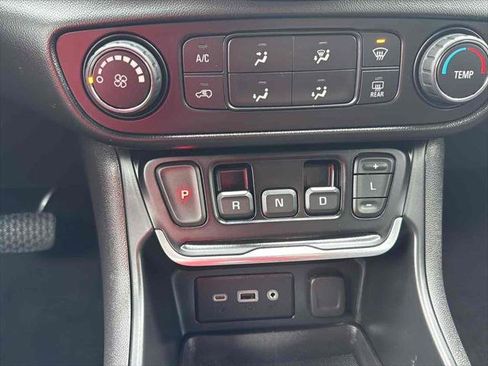 Used 2021 GMC Terrain SLE image 21