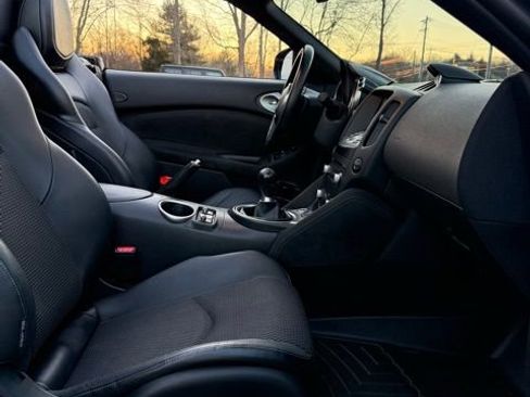 Used 2017 Nissan 370Z Touring Sport image 19