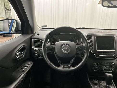 Used 2019 Jeep Cherokee Trailhawk w/ Cold Weather Group AWD/4WD image 15