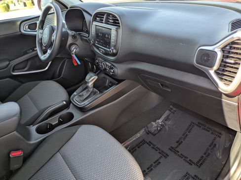 Certified 2024 Kia Soul LX w/ Option Group 015 FWD image 13