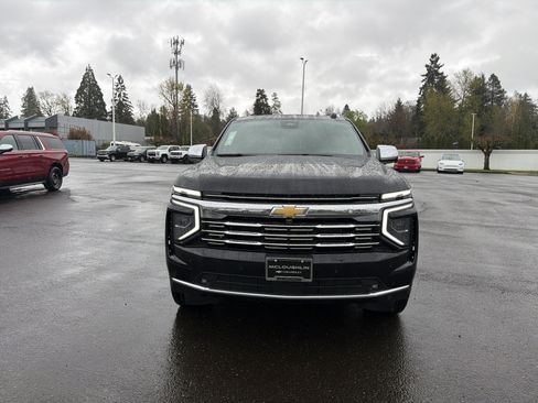 New 2026 Chevrolet Suburban Premier image 8