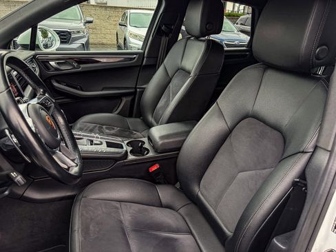 Used 2019 Porsche Macan AWD/4WD image 16