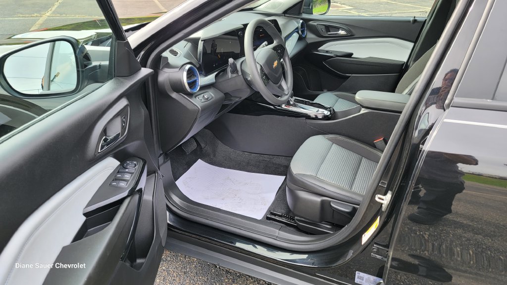 Used 2026 Chevrolet Trax LT FWD image 18